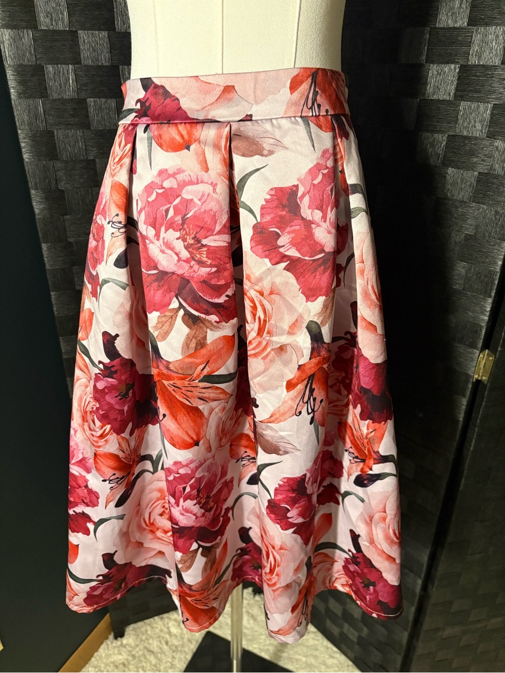 Charlotte Russe Pleated Floral Satin Midi Skirt Pink Red Peony Rose